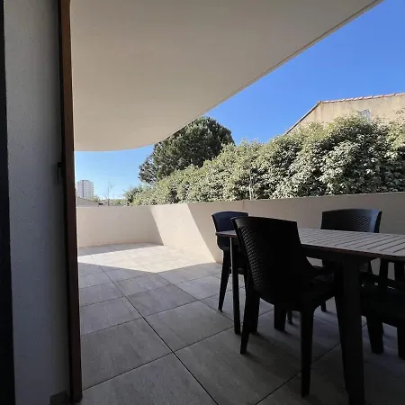 شقة T2 Avec Terrasse & Piscine A 300M De La Plage *