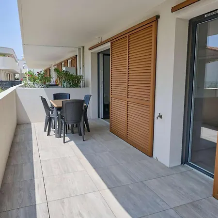 T2 Avec Terrasse & Piscine A 300M De La Plage Sérignan